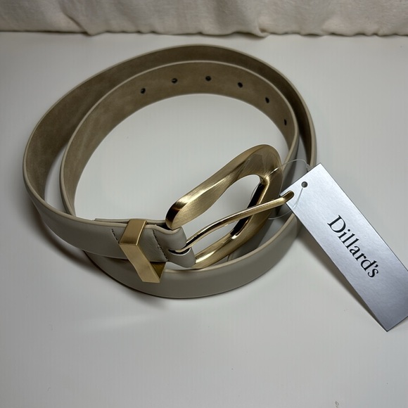 Dillards White Belt With Gold Buckle | Sz M | NWT - Picture 2 of 7